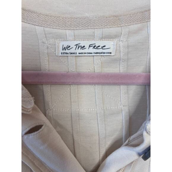 We The Free Top Size XS EUC Cream Long Sleeves Big Fun Buttons - Picture 3 of 4